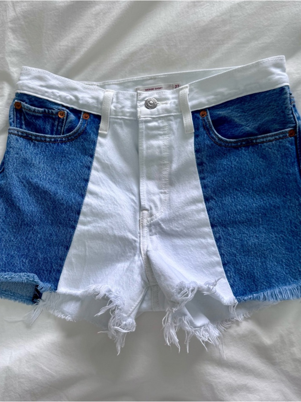 Levi’s Wedge Short Two-Tone White and Blue Denim Cutoff Shorts | Size 27 - Picture 3 of 7